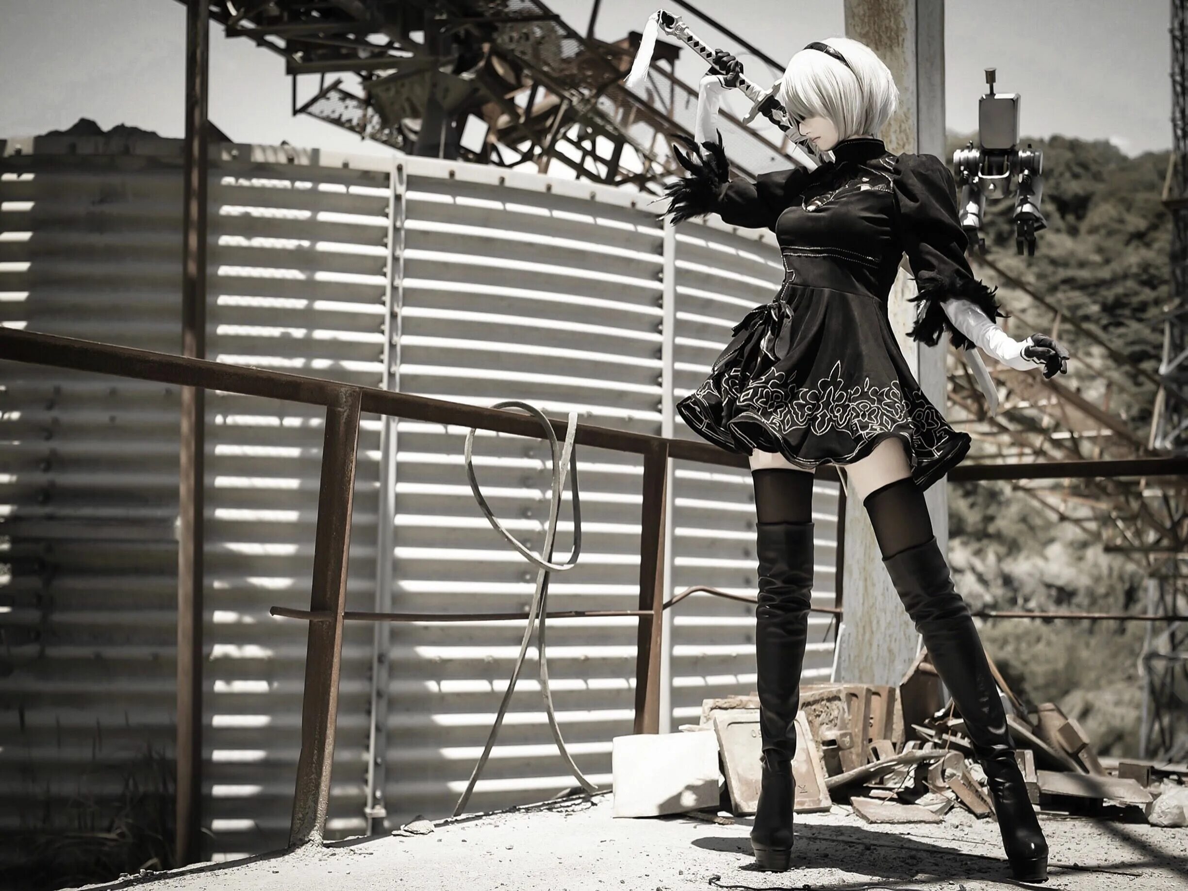 Automata cosplay. 2 B NIER Automata. Yorha 2b косплей. Косплей NIER Automata 2b парень. Ниер автомата косплей.