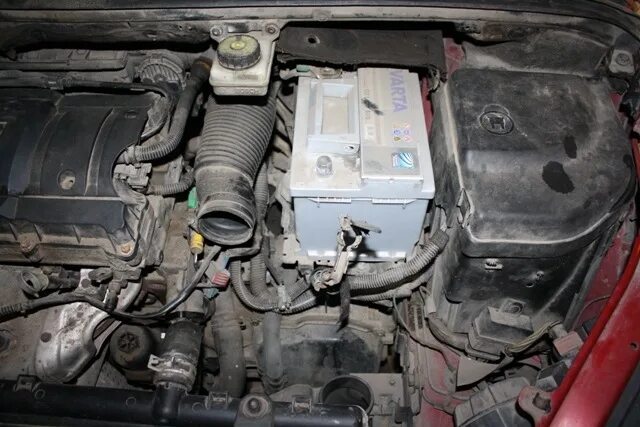 Как снять аккумулятор 207 #16 ПТФ (Part #1) Установка Volkswagen Golf Mk5, 1,4 л, 2004 года электроник
