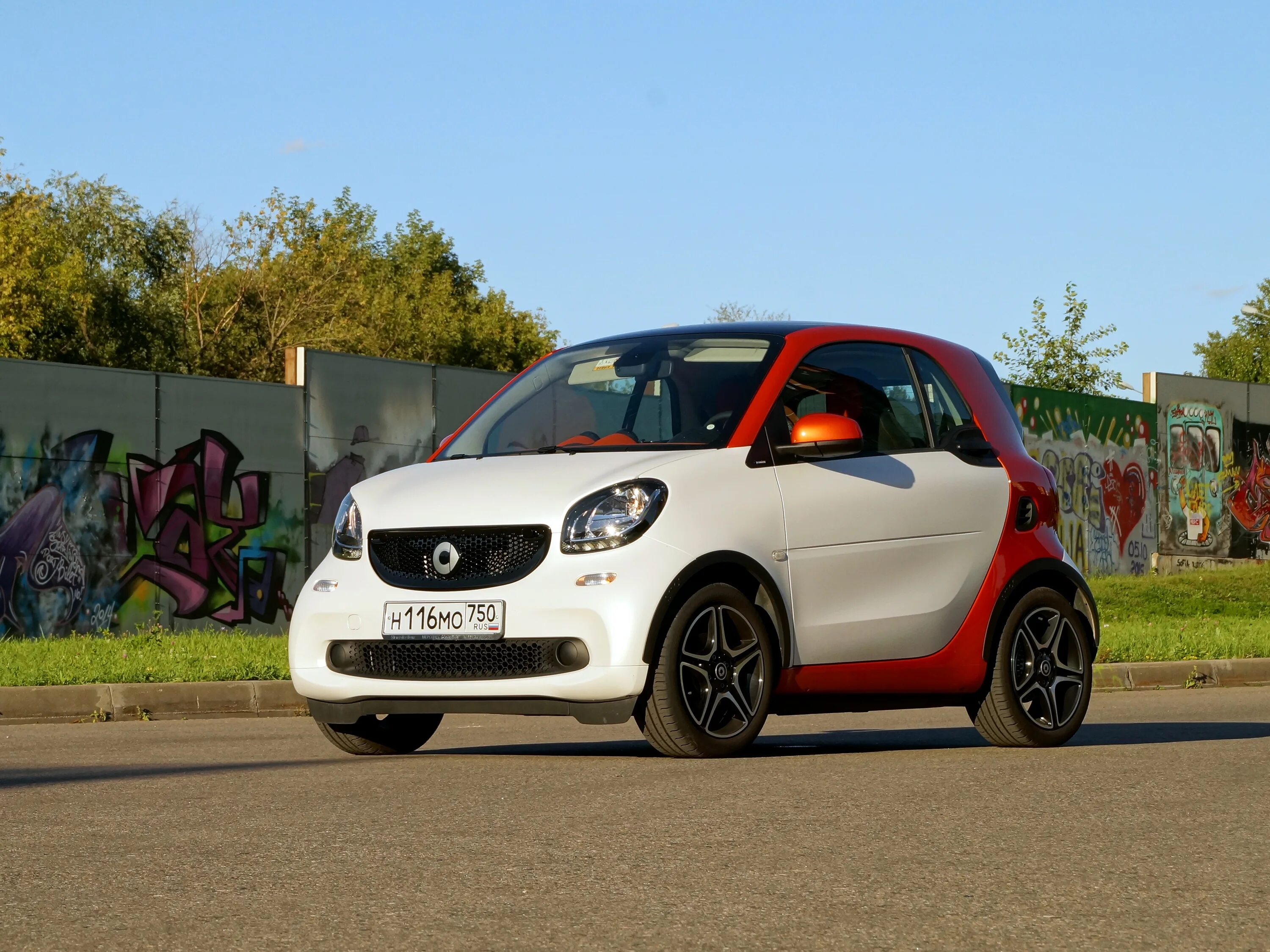 Smart forfour soft top. смарт брабус 2012. Smart fortwo electric drive 2020. брабус маленькая машинка. маленькая машинка смарт.