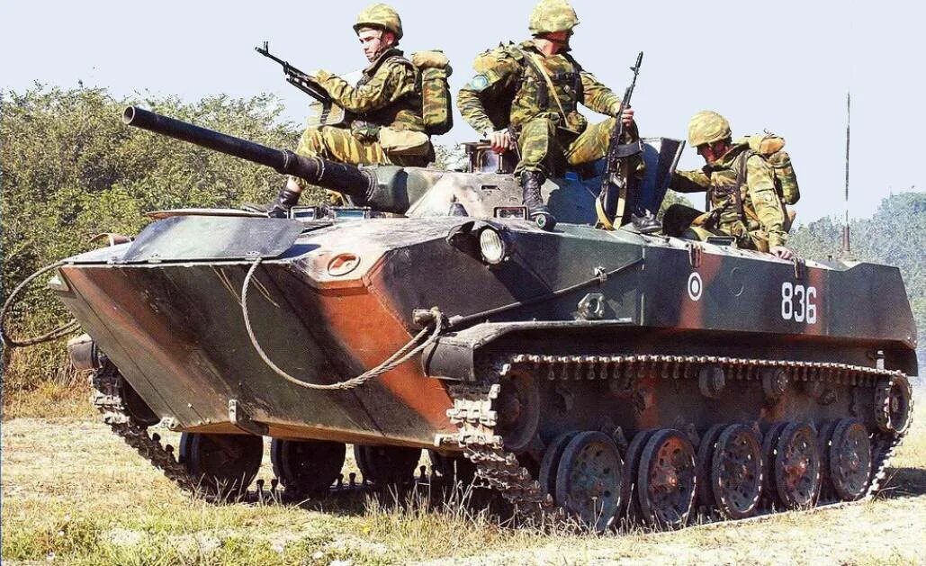 Бмп экипаж 2 человека. Бмд 1. боевая машина десанта бмд-1. боевая машина пехоты бмд-1. бмп 1 и бмд 1.