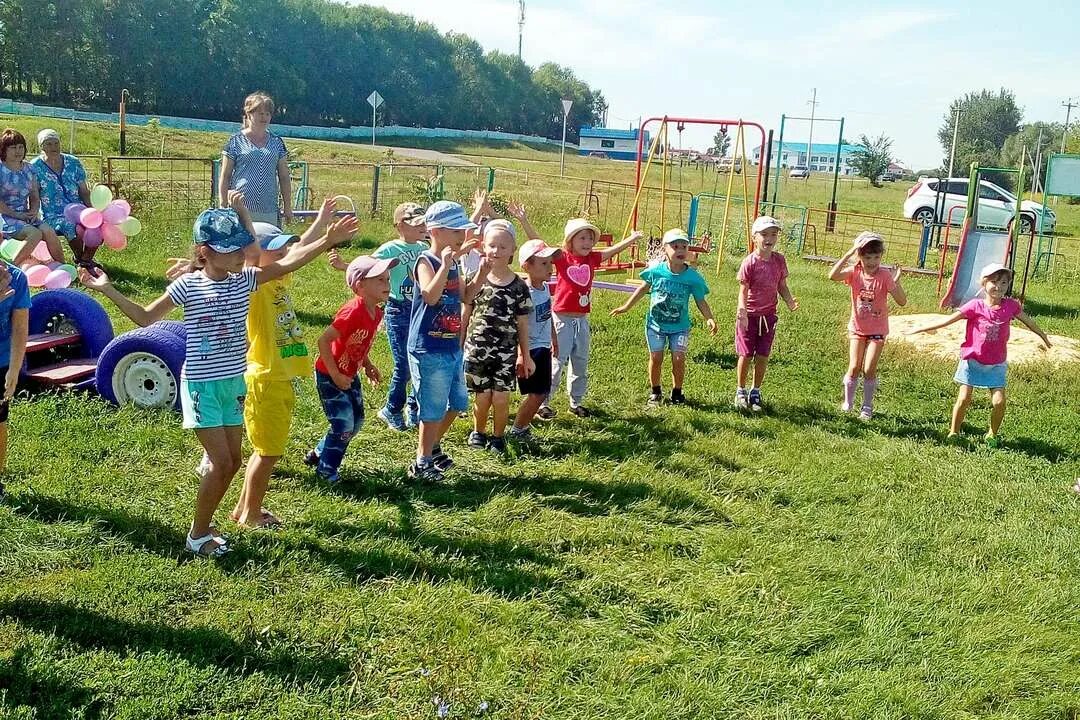 Развлечение солнце. Село Казинка Белгородская область Валуйский район. Солнце воздух и вода наши лучшие друзья спортивное развлечение. Казинка детский сад. Спортивная площадка Казинка.