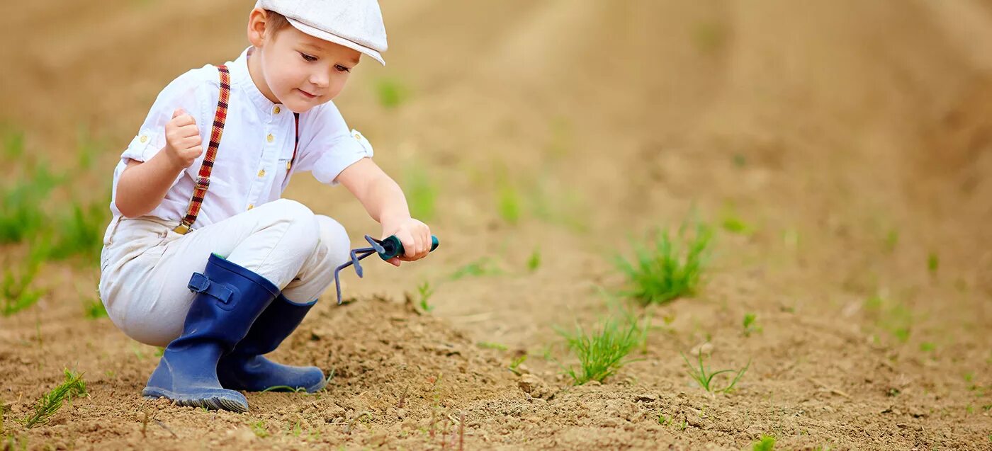 Животные ферма акварелью нарисовать. Фотосессия мальчик фермер. Девушка кормит козу. Ферма клипарт. Юноша фермер.