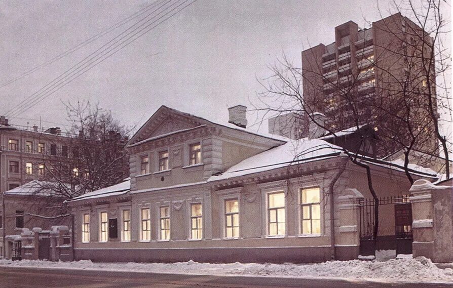 Переулок сивцев вражек 19 век. Дом-музей герцена в москве. Музей а и герцена. Музей герцена в сивцевом вражке. Дом герцена на арбате.