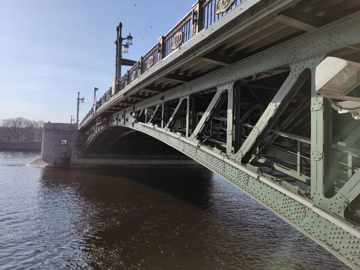 Вакансии спб мосты. Грибоедовский мост в грузии. Мостотрест санкт-петербург. Вакансии спб мосты. Эстетика разводных мостов.