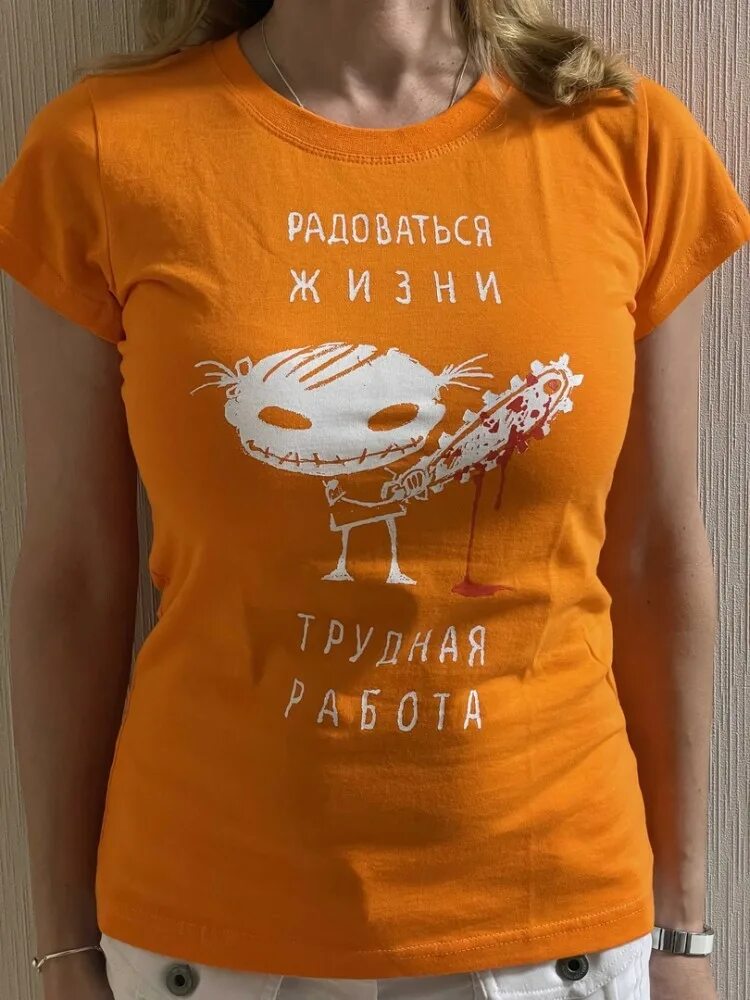 Пилот сумасшедшим жить. Футболка пилот сумасшедшим жить легко.