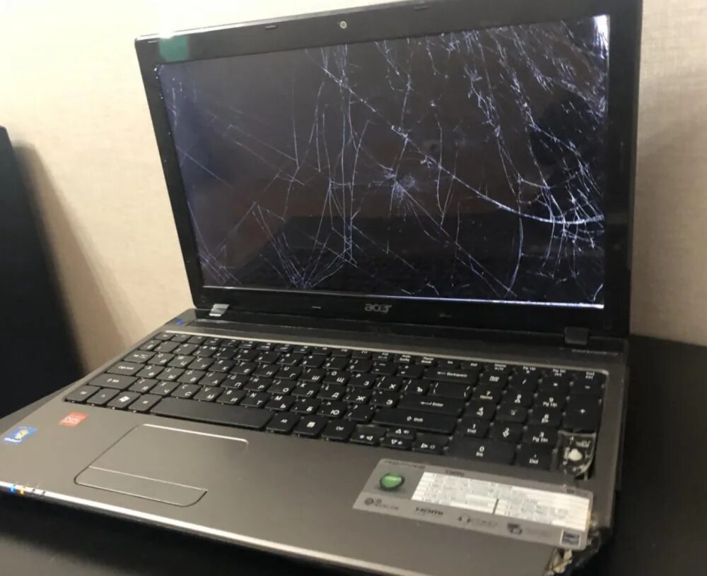 Разбил ноутбук. Разбитый ноут Асер. Разбитый ноутбук Асер. Сломанный Асер ноутбук. Разбитый экран ноутбука Асер.