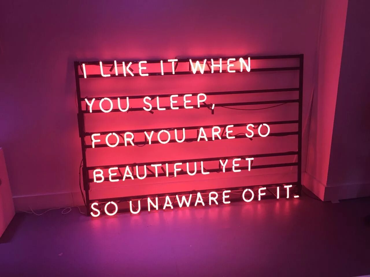 1 when you to sleep. The 1975 i like it when you Sleep, for you are so beautiful yet so unaware of it. Неоновая вывеска. 1975 Надпись. Неоновая вывеска Sleep.