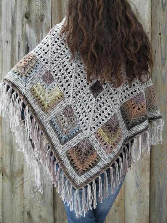 Шаль мохана. Шаль бабушкин квадрат. Шаль бабушкин квадрат крючком. Шаль бабушкин квадрат. Шаль из бабушкиных квадратов.