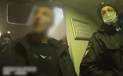 Задержали в самолете