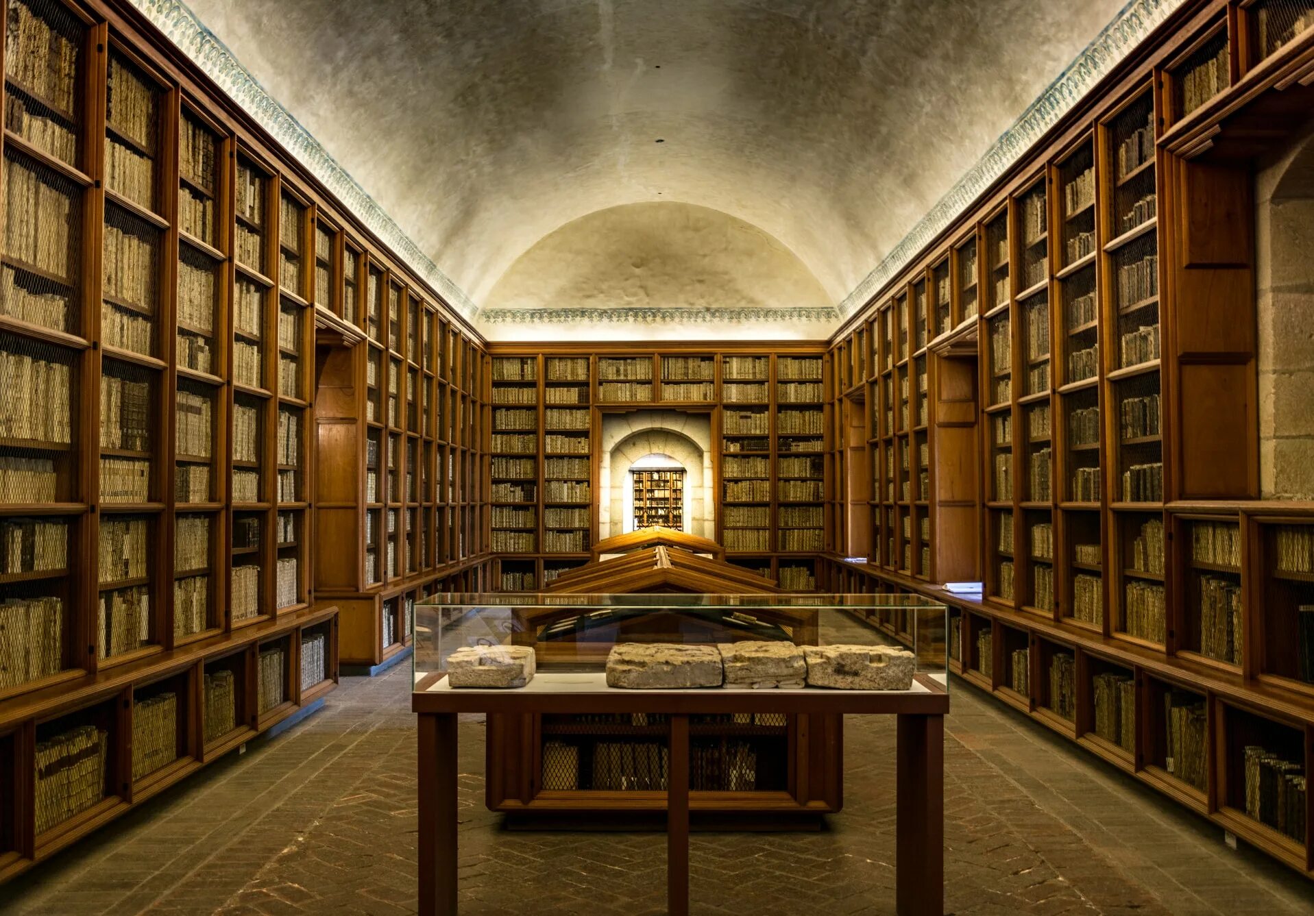 Page library. Библиотека фон. Старинная библиотека. Заставка для библиотеки. Библиотека фото.