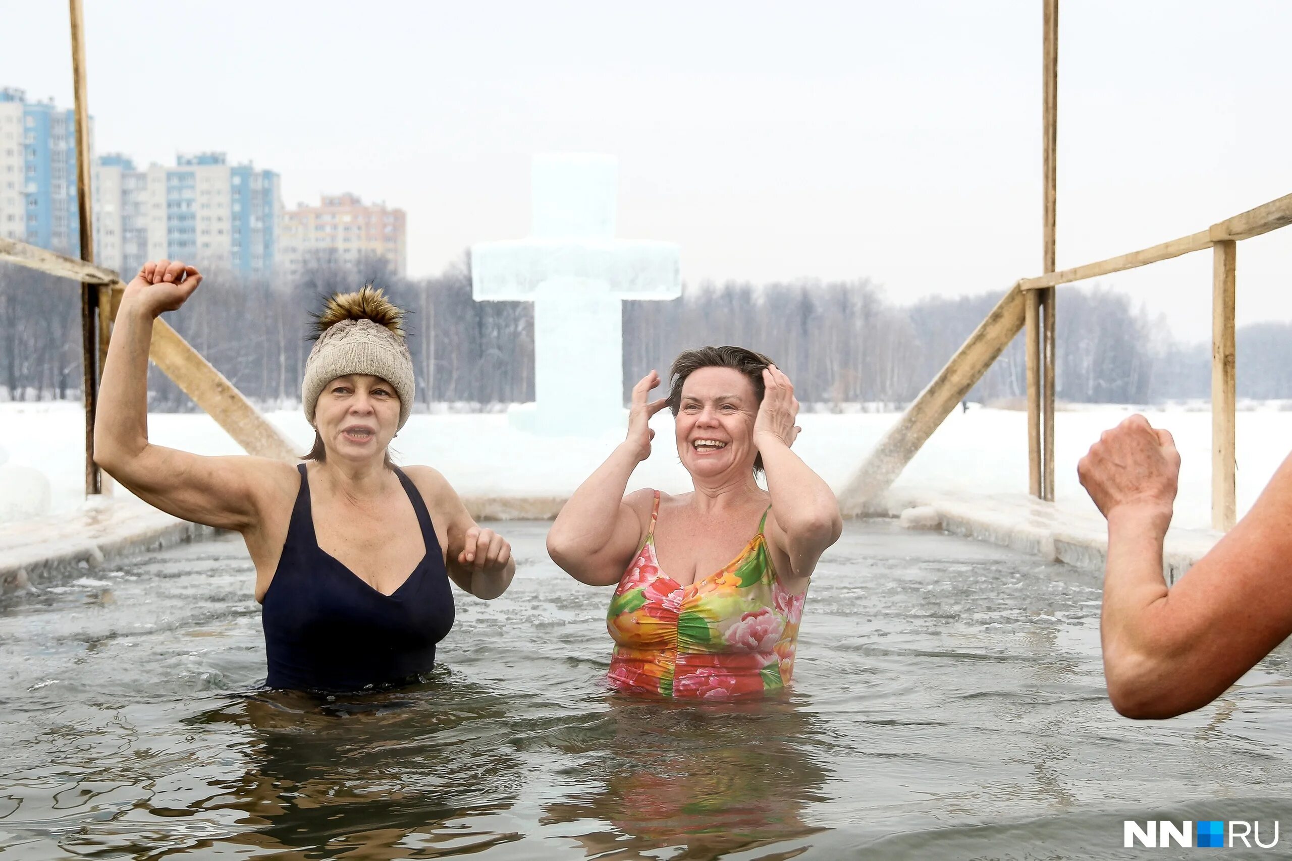 купание на крещение. крещенские купания 2023. вести приволжье крещение. крещение барнаул. можно ли купаться 19 декабря.