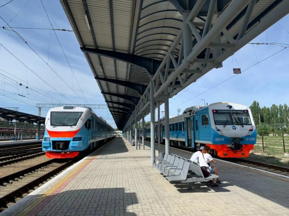 Эд4м 0422 крым. Ра2 тамань. Южная пригородная пассажирская компания симферополь. Поезд в крым. Южные пригородные поезда.