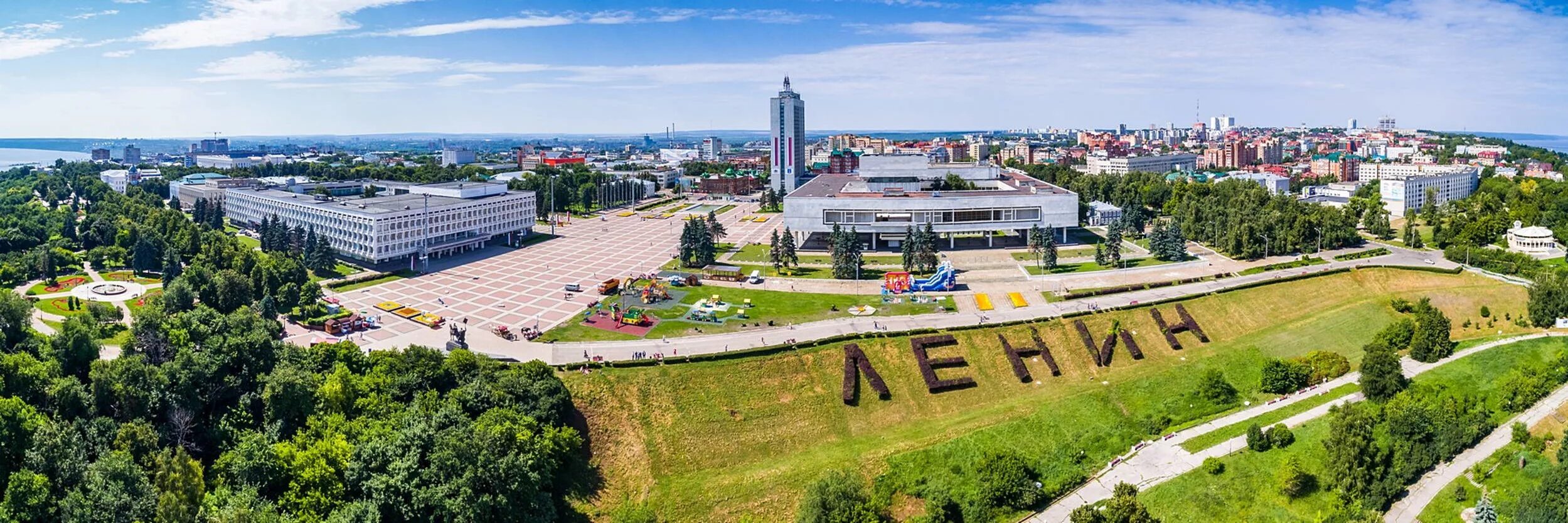 Центр сайт ульяновска. Ульяновск центр набережная. ульяновск венец набережная. ульяновск парк у мемориала. ульяновск мемориал и венец.