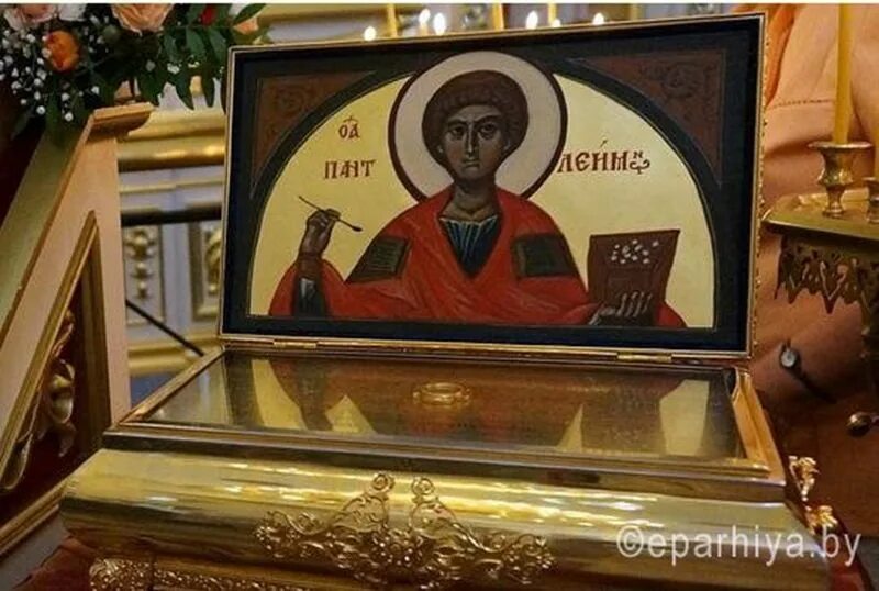 мощи св пантелеймона афон. мощи пантелеймона целителя. мощи св пантелеймона афон. святой пантелеймон голова мощи. пантелеймон целитель мощи афон.