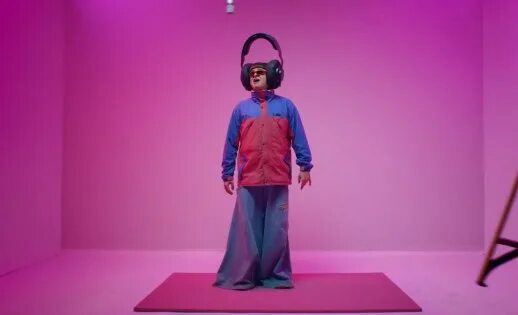 Let me down клип. Оливер три. Oliver Tree Let me down. Let me down Оливер три. Oliver Tree клип.