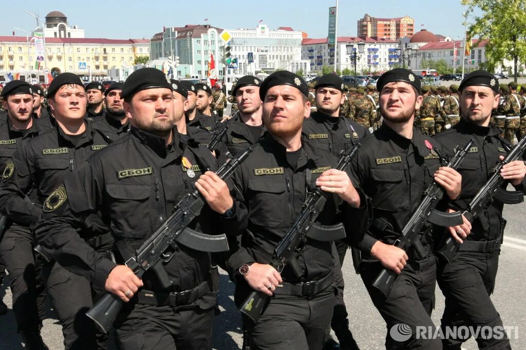 Центорой чечня дом кадырова. Спецназ рамзана кадырова. Гвардия чри. Чеченский батальон грозный. Какие войска в грозном.