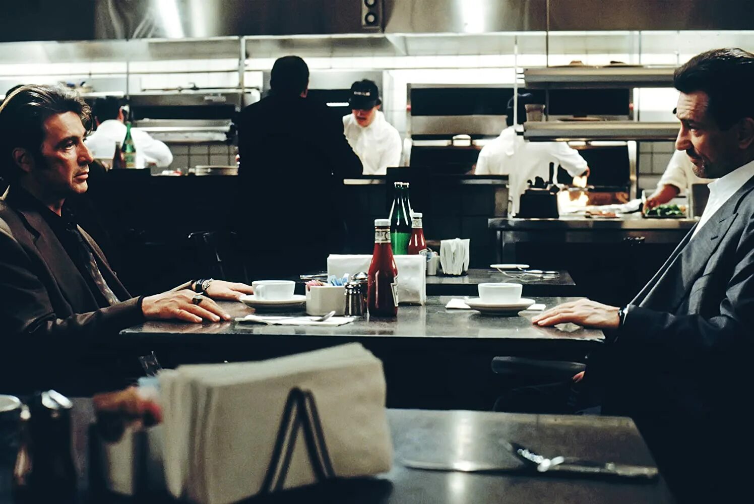 Медвежатник фильм 2001. Скорость: автобус 657 фильм 2015. Ограбление де ниро. Медвежатник фильм 2001. Ограбление де ниро.