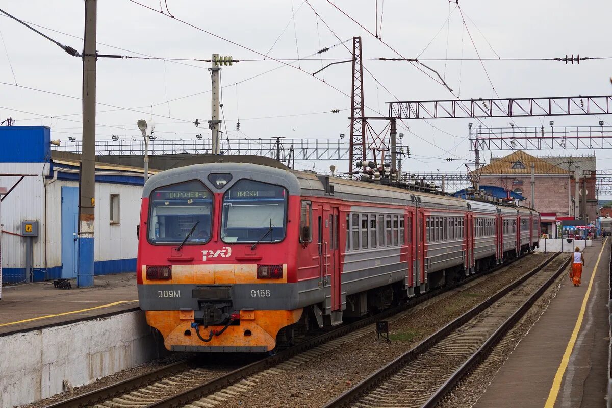 Эп1м вл80с. Станция лиски воронежская область. Д. Дембельский поезд. Депо лиски станция.