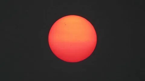 Красное солнце темная