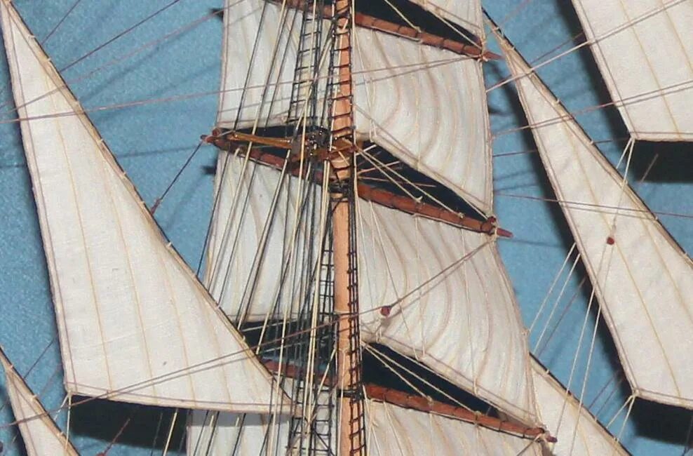 Парус из органзы поделка. Материал паруса. Кораблик алые паруса анапа. Ткань для паруса. Паруса для бригантины феникс.