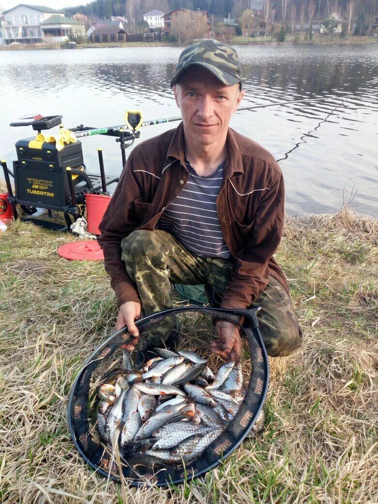 Рыбалка весной. Рыбалка весной фото. Систо Палкино база рыбаков. Ловля карася в Дмитрове.