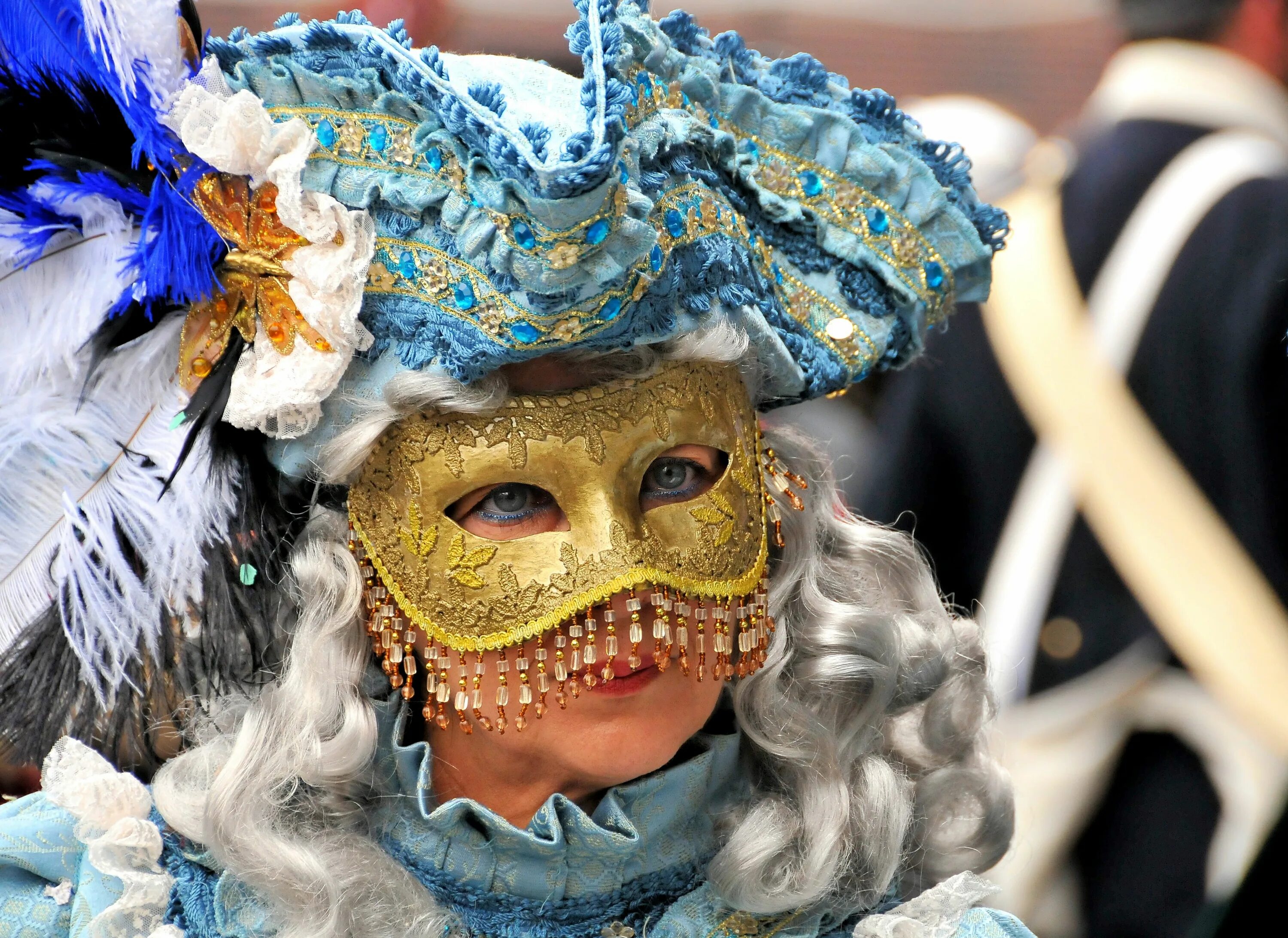 Венеция маски карнавал Коломбина. Венецианский карнавал костюм Коломбины. Маска Коломбина венецианская. Маска Венецианского карнавала Коломбина. Карнавальный человек