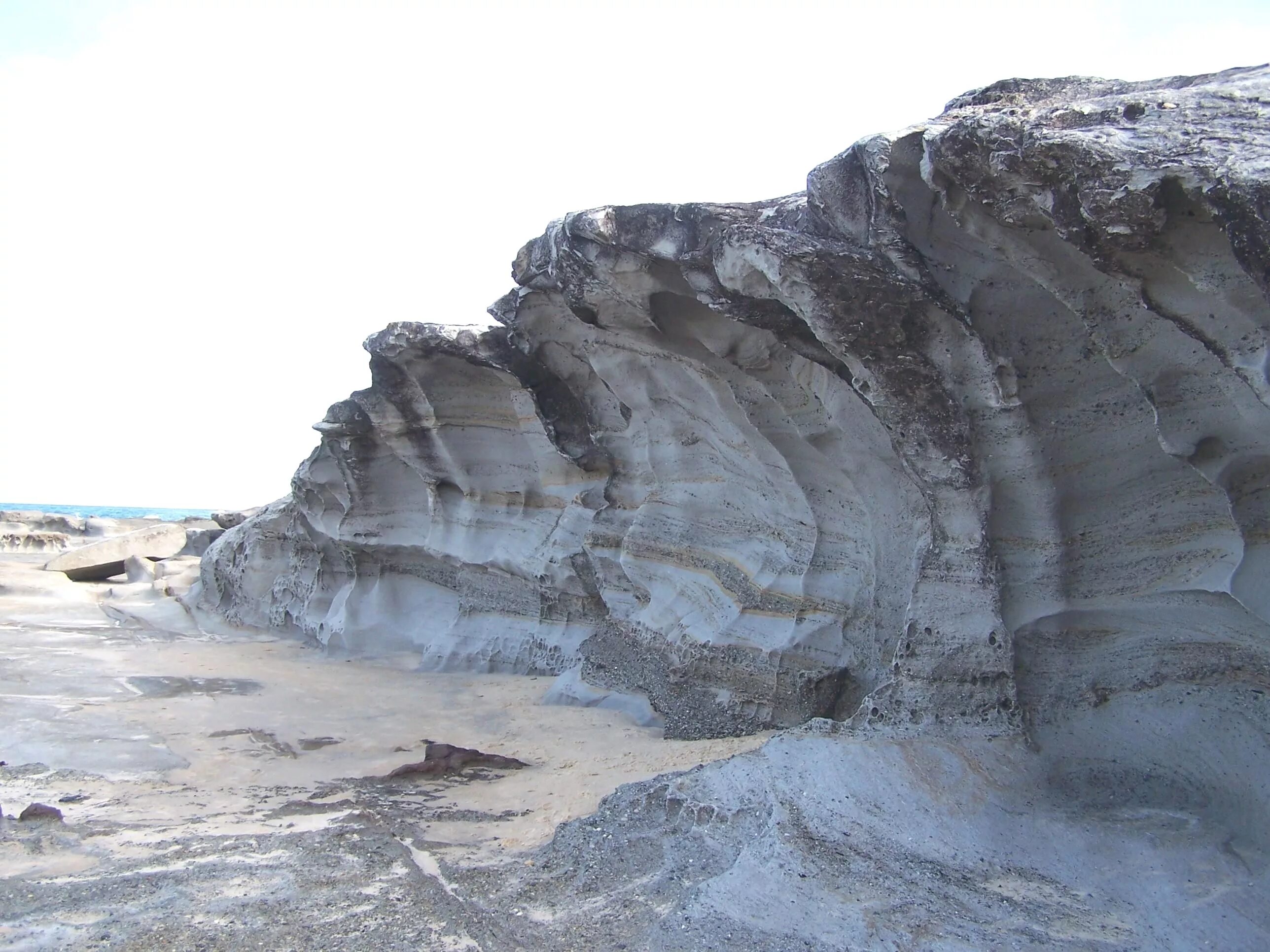 Эрозия моря. Erosion beach. приглубый баклыш. фото бетона эрозия на пляже.
