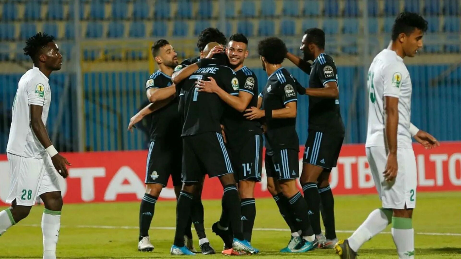 Пирамидз фк. Nile egyptian premier league. Стадион 30 июня каир. Аль ахли каир. Аль ахли каир.