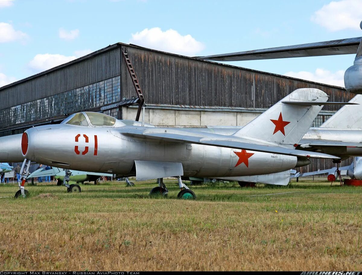 Истребитель Ла-15. - Российская авиация