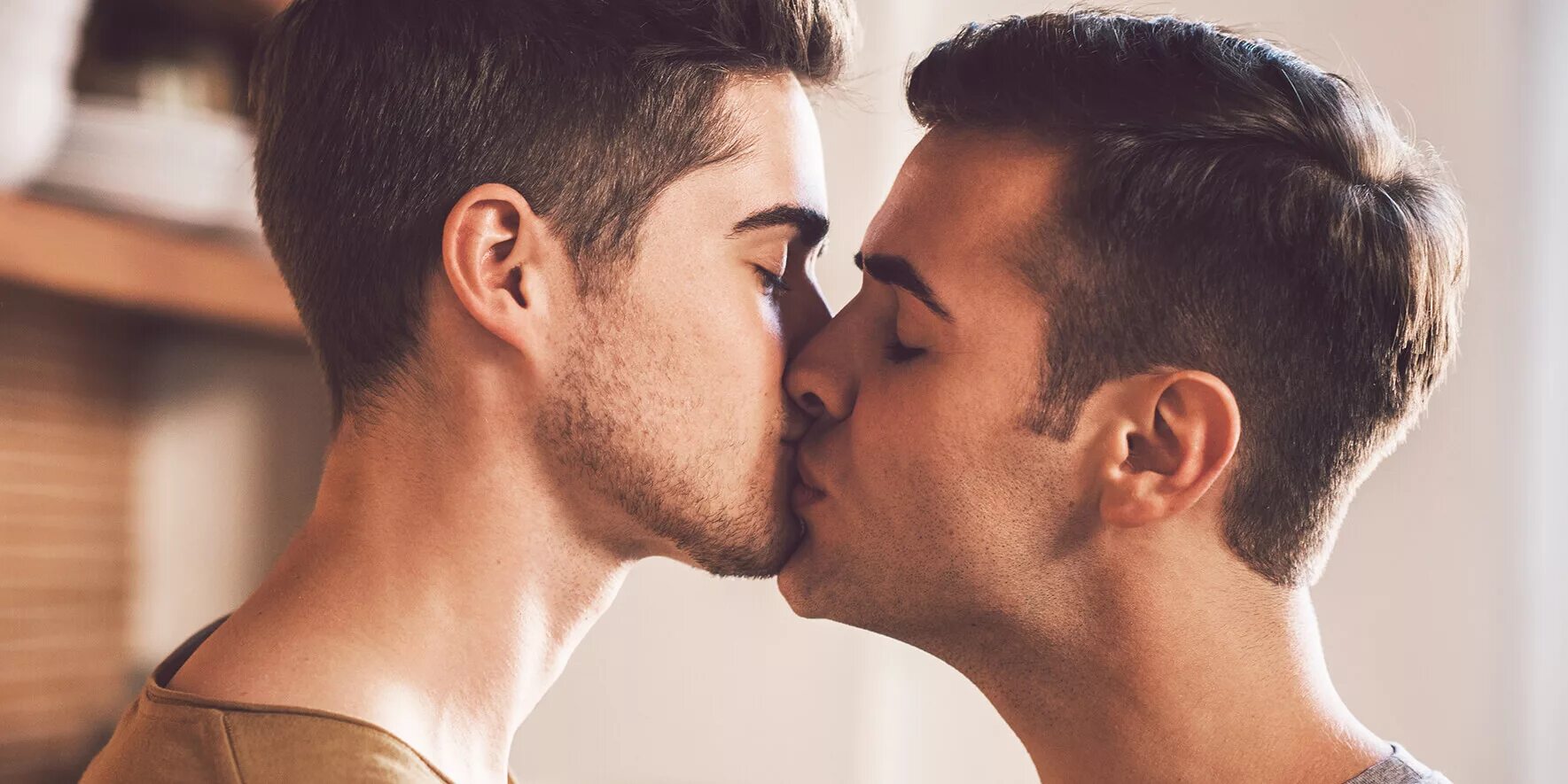 Парень целует парня. Любовь парней. Любовь двух мужчин. Поцелуй парней. ««two boys kissing» дэвид левитан.