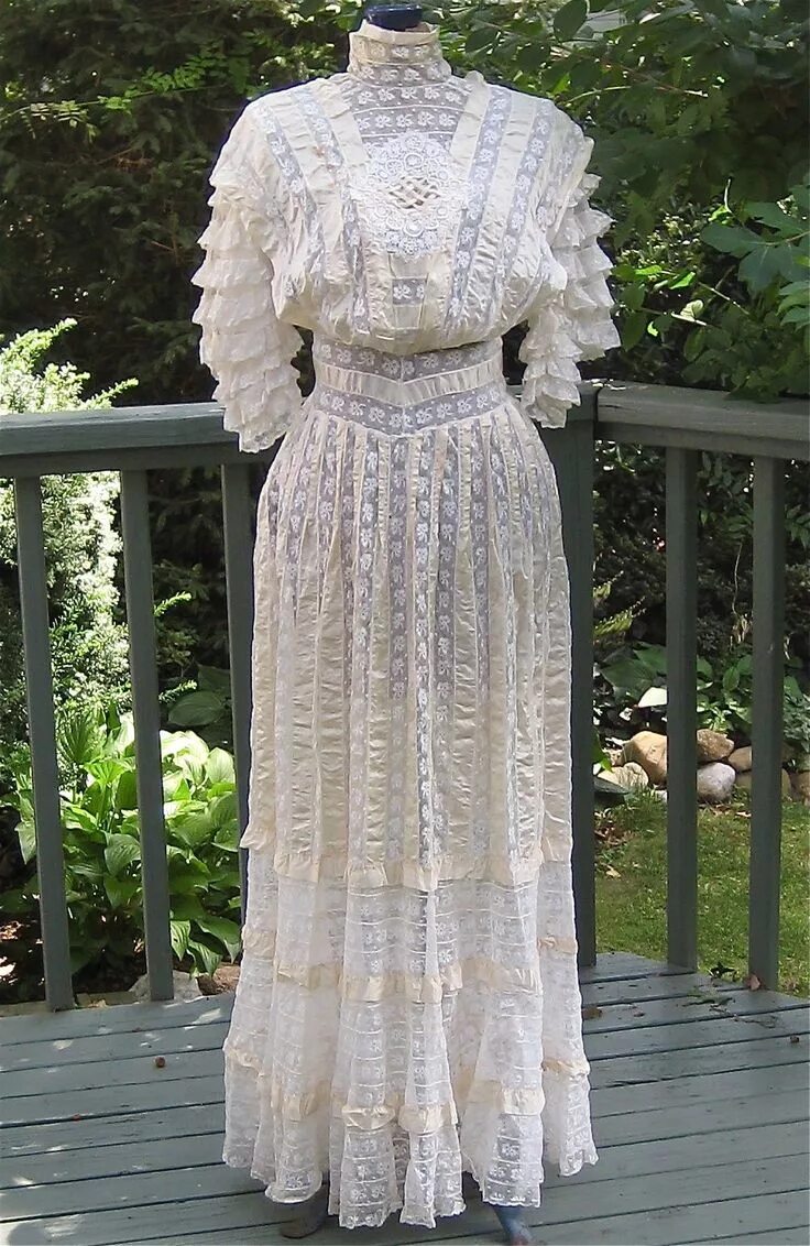 Платья под старину. Винтаж Edwardian Dress. Эдвардианское платье белое Викторианское. Платье 19 век Эдвардианская бохо. Edwardian era Dress.