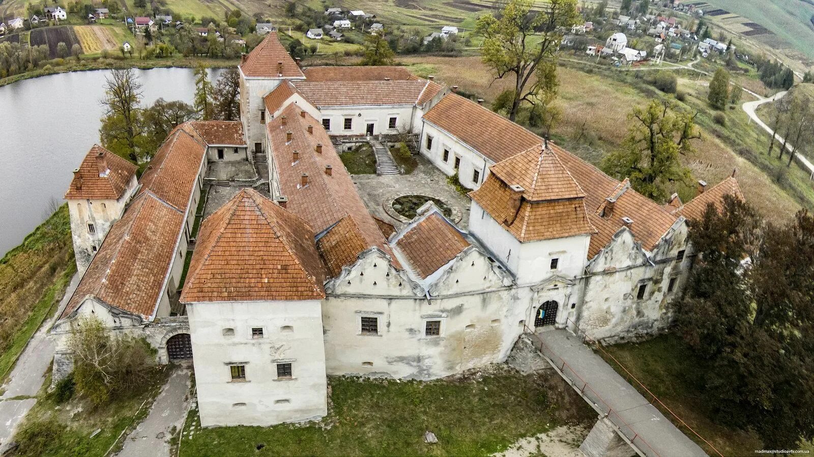 Svirzh Castle in the Lviv region - Ukraine travel blog