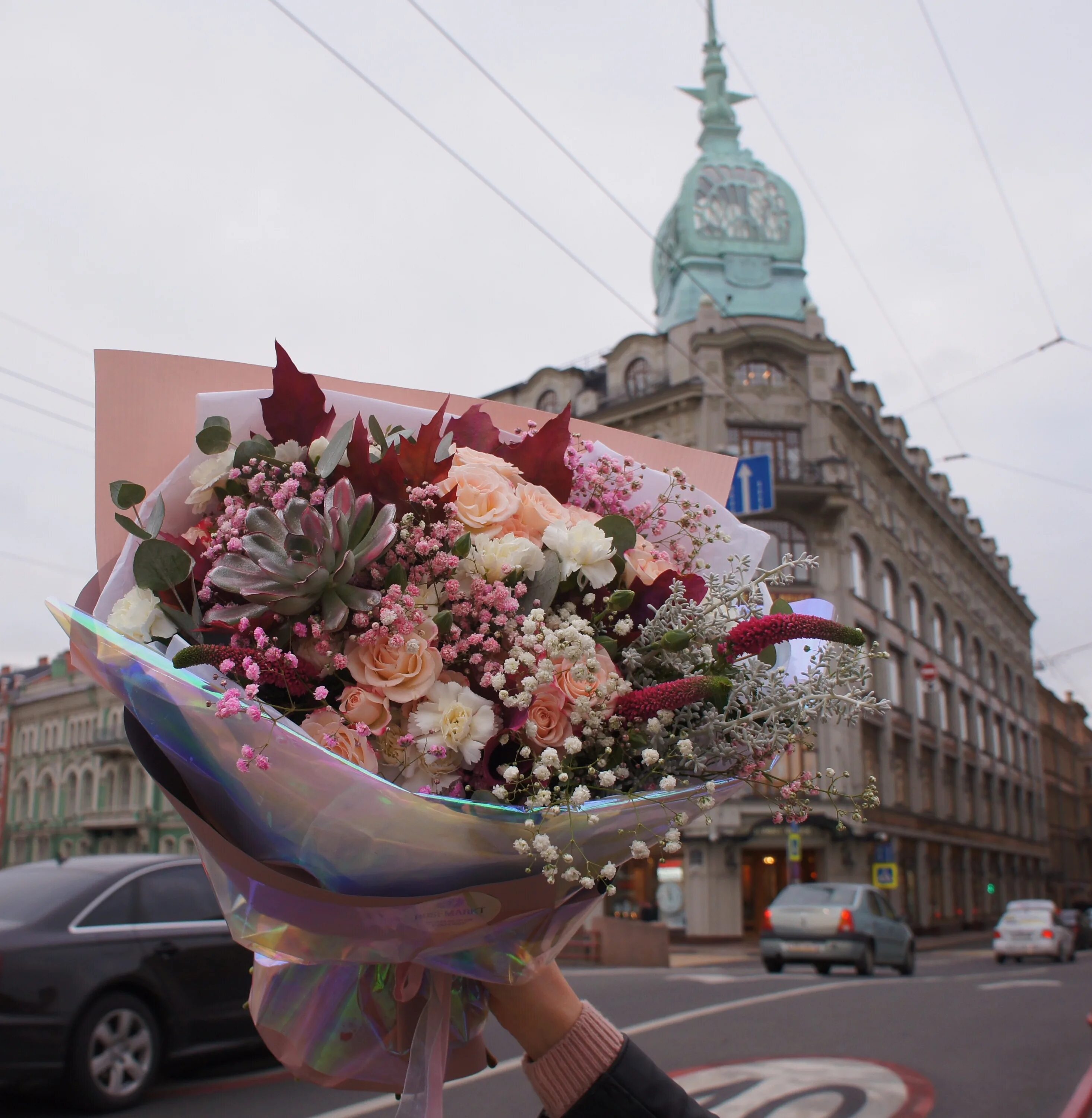 Купить букет в санкт петербурге. Петербург цветы. Букет Санкт Петербург. Букет Питер. Цветочный Питер.