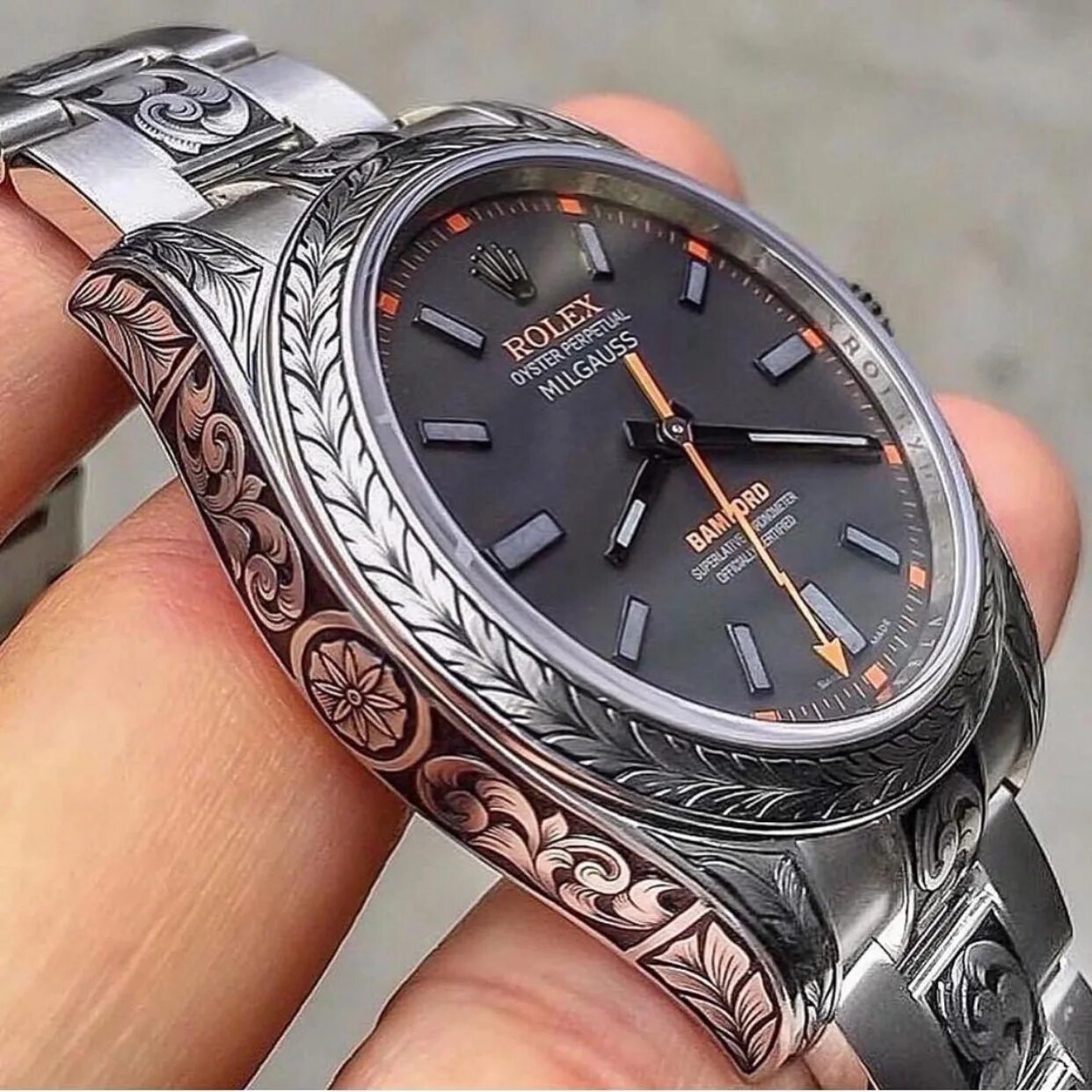 Потерял наручные часы. Engraved Rolex Milgauss. Rolex с гравировкой. Мужские часы наручные Rolex 1772. Rolex Milgauss Bamford.