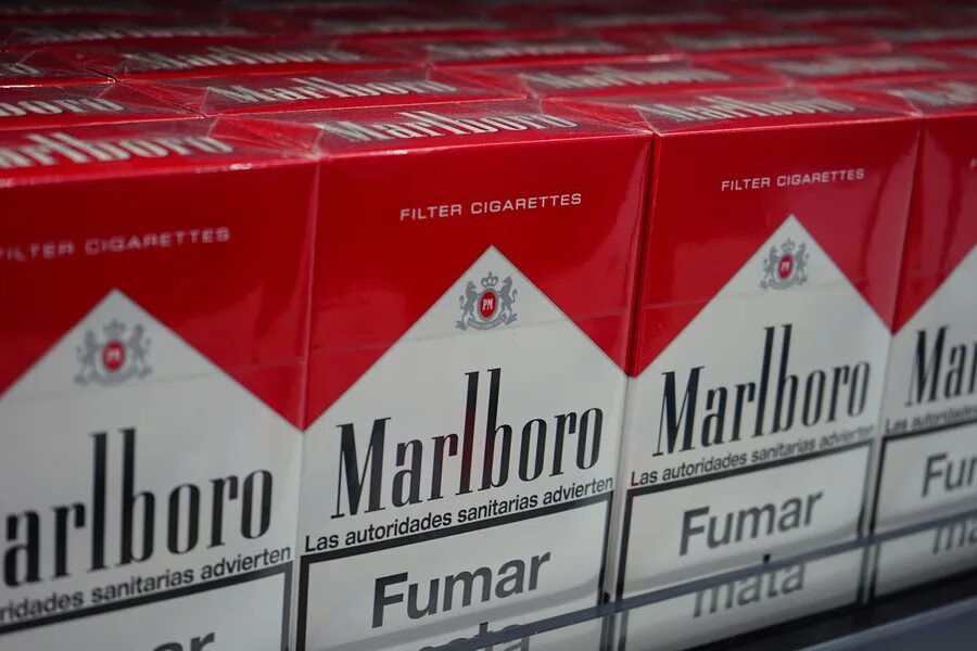Обои мальборо сигареты. Сигареты marlboro lights. Мальборо производитель. Мальборо сигареты красные компакт. Сигареты мальборо красные.