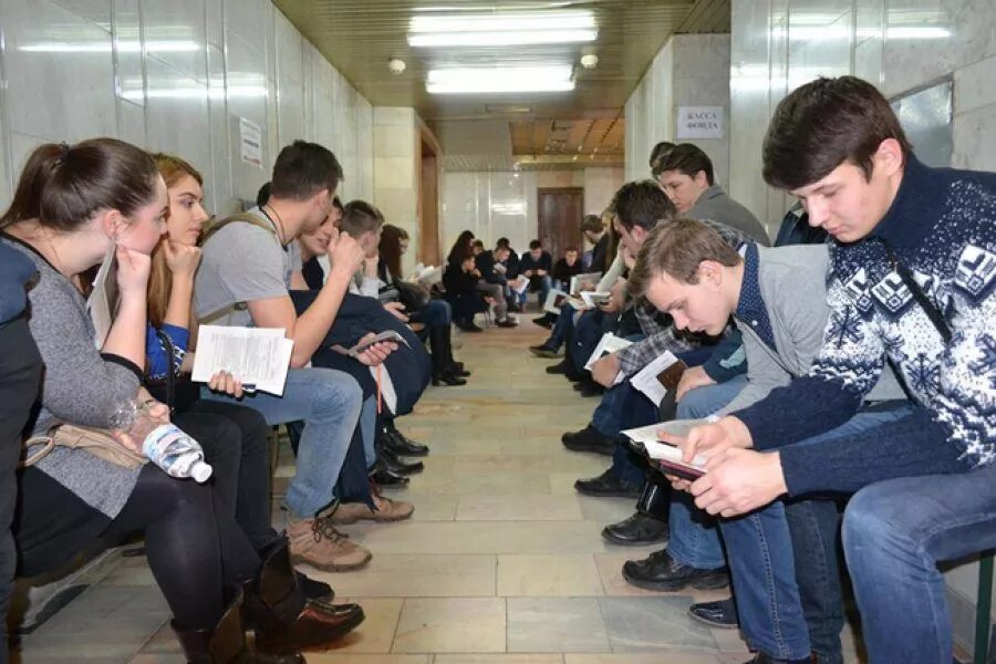 Очередь в зоне. Очередь в поликлинике. Очередь в зоне. Электроннаочередь на границах. Фотографии очереди в мсч.