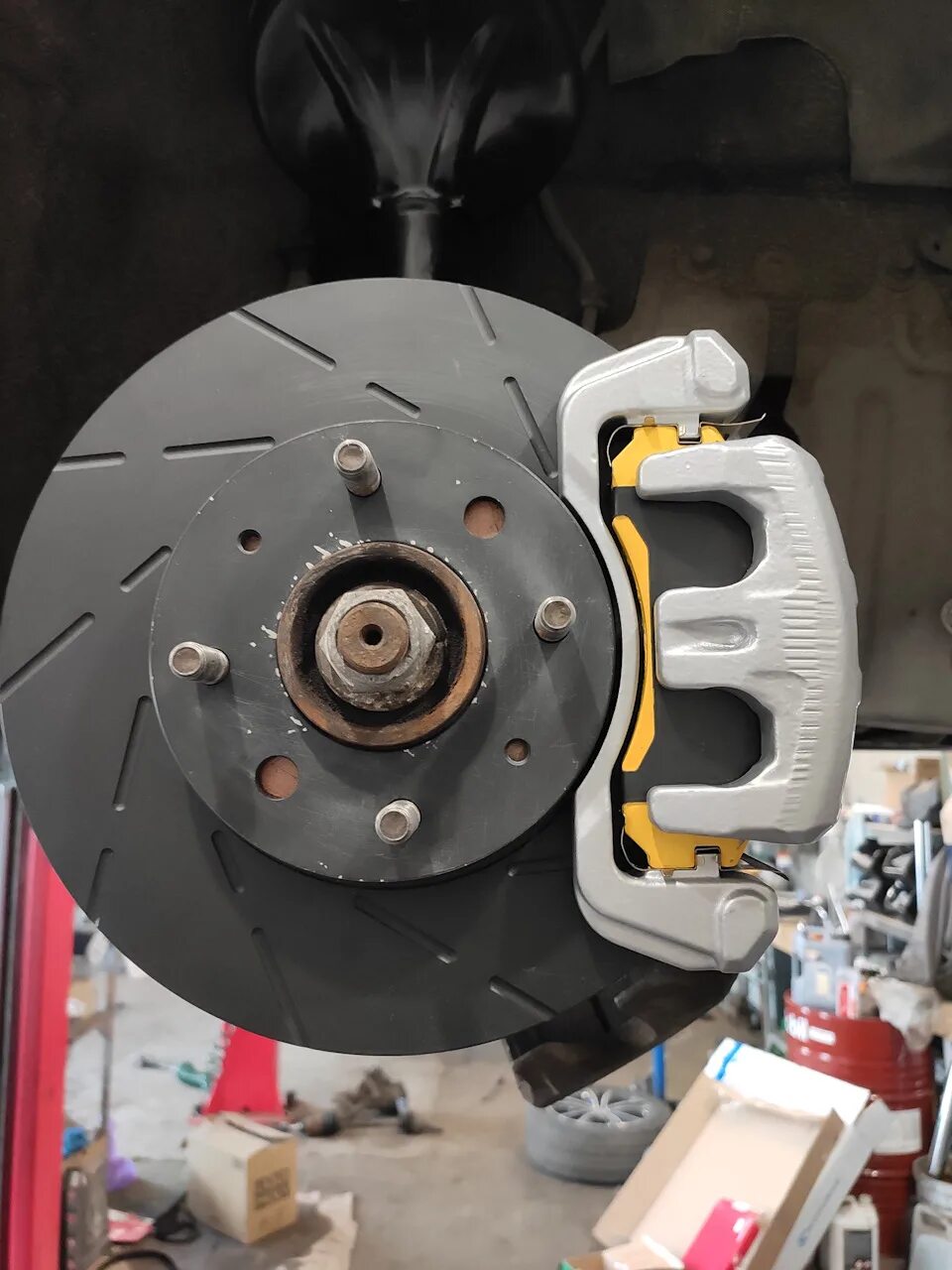 Турбо тормоза. Колодки skyline r34. Турбо тормоза. Терботормоща ылндшту к32. Турбо тормоза ниссан скайлайн 34.