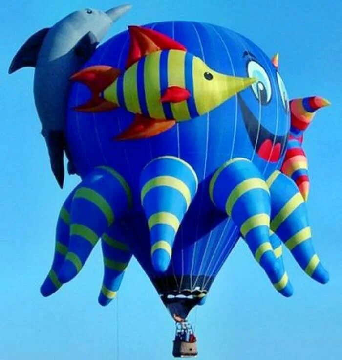 Интересный воздушный шар. Необычный воздушный шар. Воздушный шар необычной формы. Парад воздушных шаров. Воздушные шары аэростаты.
