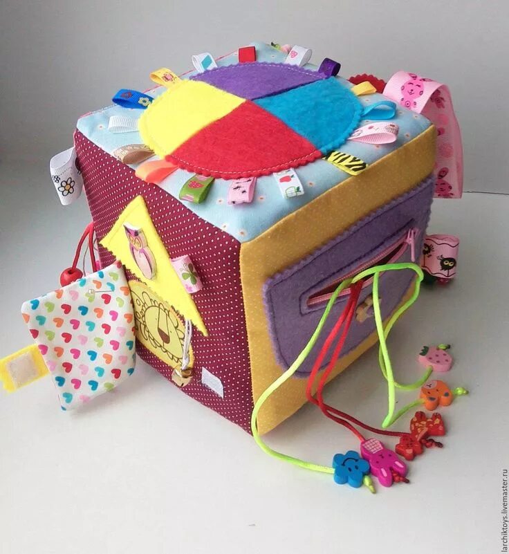 Развивающий кубик для детей. Развивающая игрушка "куб". Развивающие игрушки из ткани. Развивающие игрушки своими руками. Самодельный куб