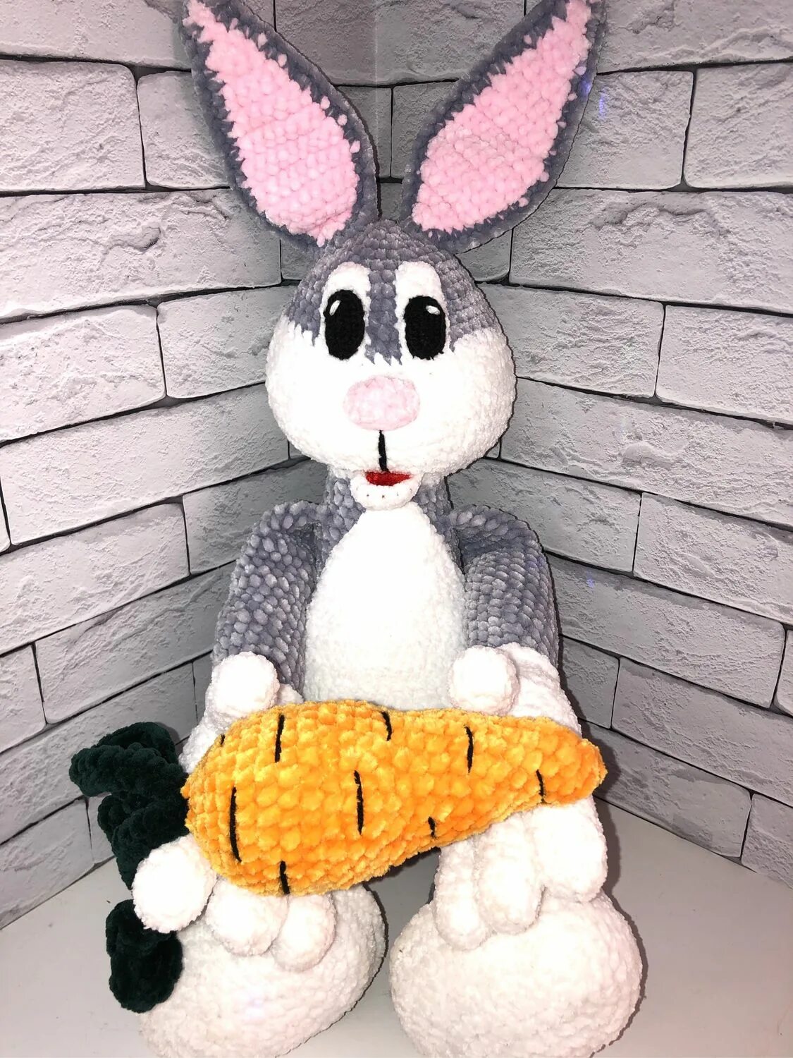 Bunny nika. Bunny nika. Заяц багз банни удивление. Заяц багз банни бандит. Моло купальник с колибри.