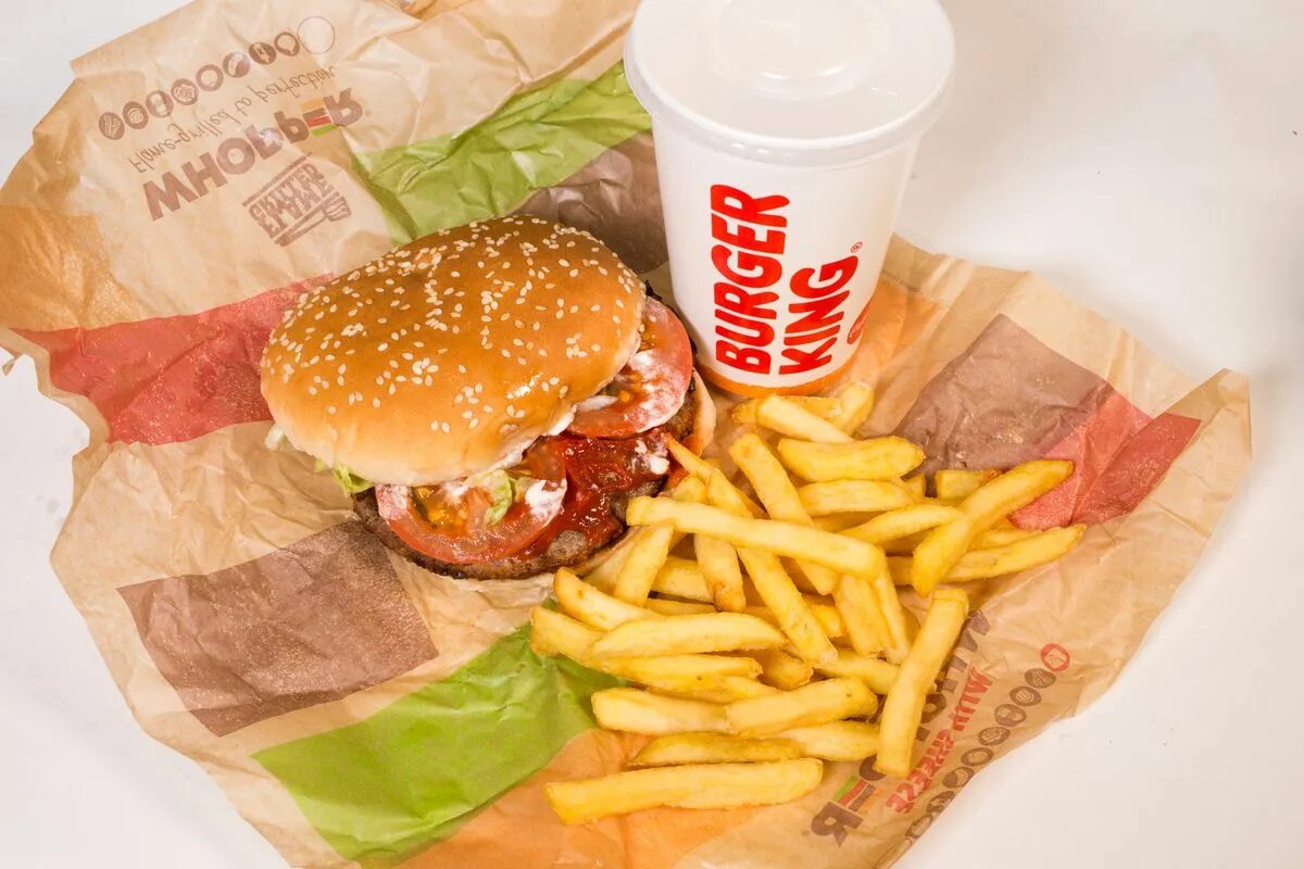 Гамбургер бургер кинг. Burger king food. Бургер из бургер кинг. Бургер кинг на хэллоуин макдональдс. Бургер кинг бургер.