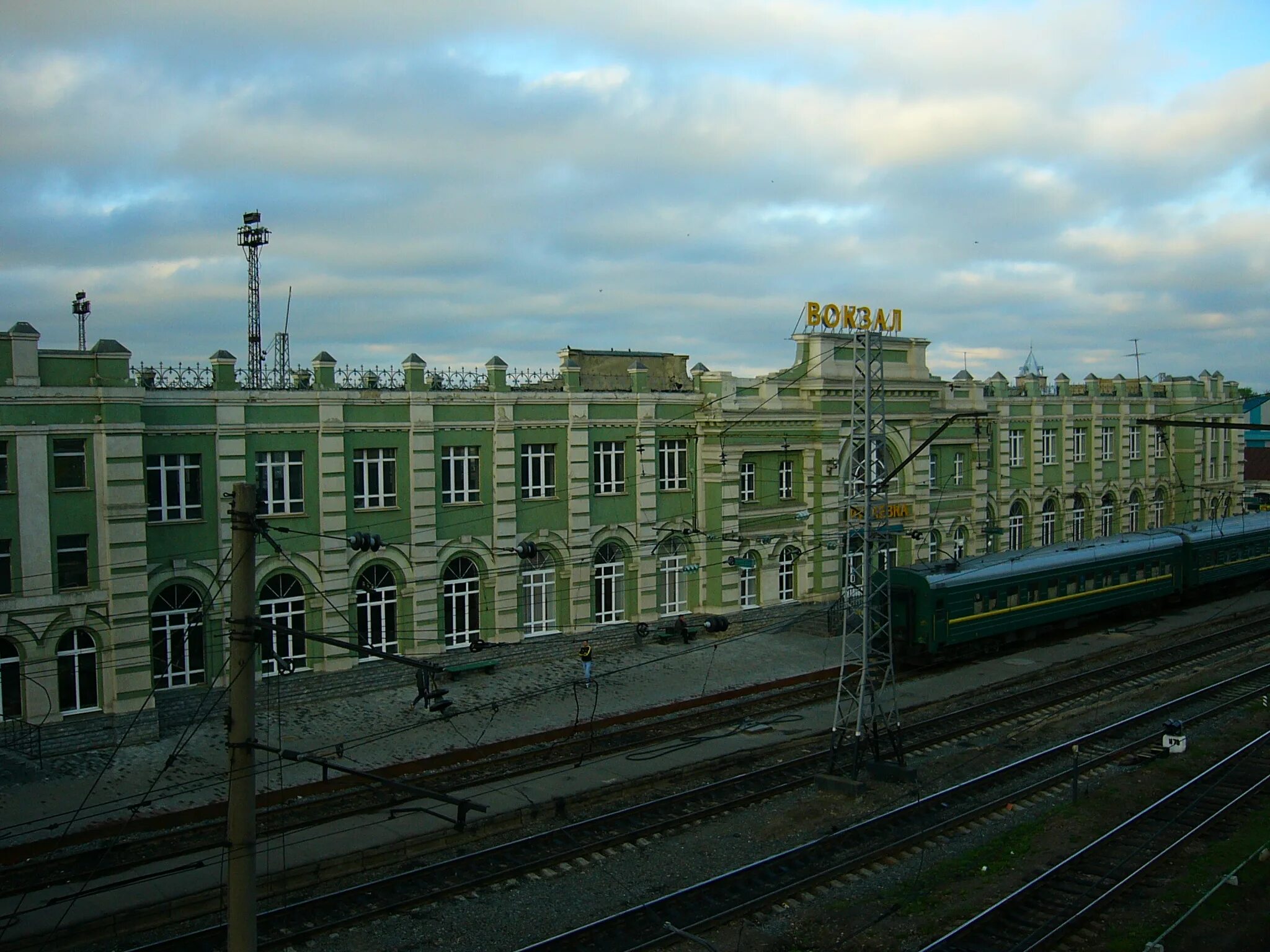 Жд вокзал рузаевка. Рузаевка город железнодорожников. Железнодорожный вокзал рузаевка. Железнодорожная станция рузаевка. Железнодорожный вокзал рузаевка.