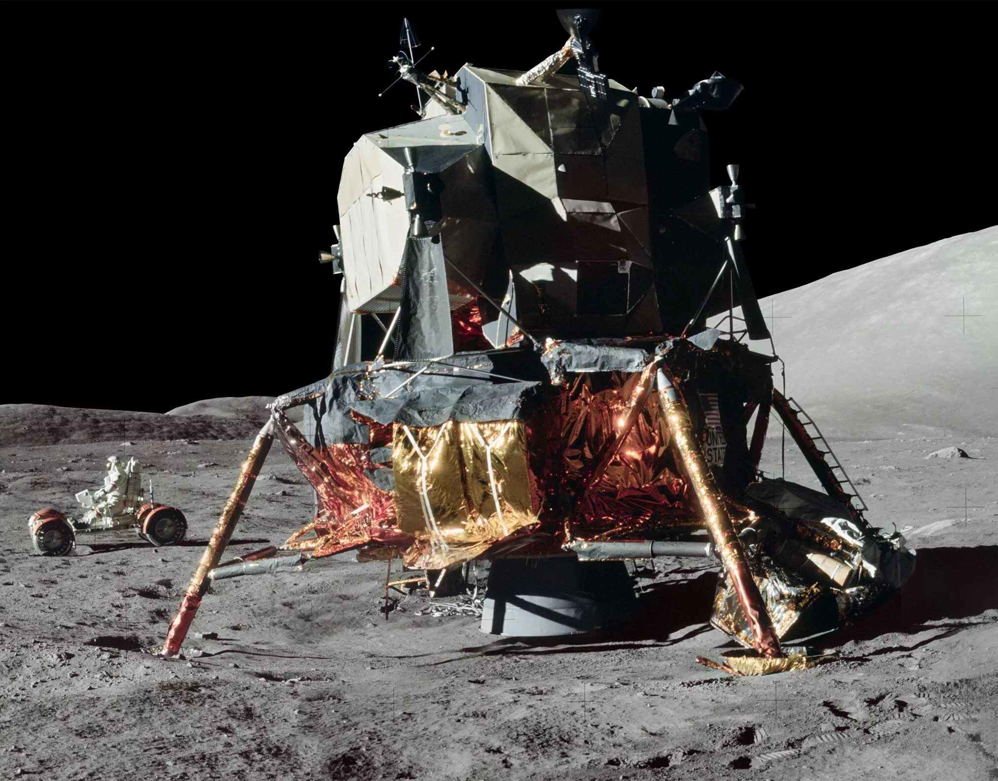 Американцы на луне обнаружили аппарат ссср. Лунный модуль Аполлон 11. Лунный модуль корабля Аполлон 11. Посадочный модуль Аполлон. Посадочный модуль Аполлон 11 внутри.