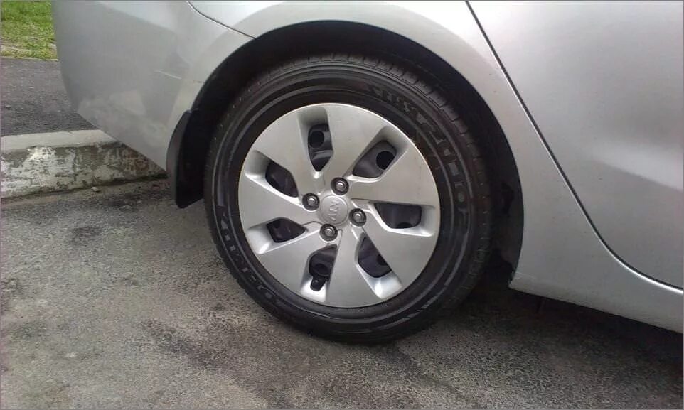 Шины на рио 3. Киа рио 3 колеса. шины kia rio 4. 185/65 r15 киа рио. 195 65 r15 kia rio.