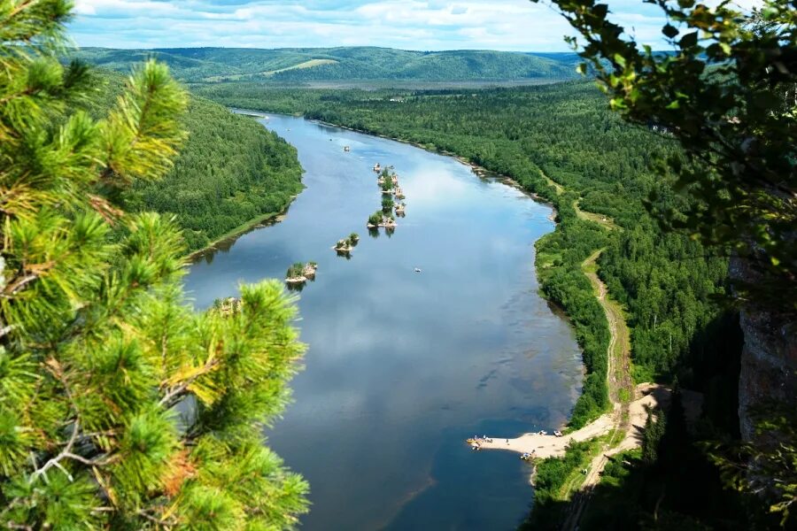 Приток фото. Река Вишера пермскийкпай. Река Вишера Пермский край. Река Кама на Урале. Устье реки Вишеры.