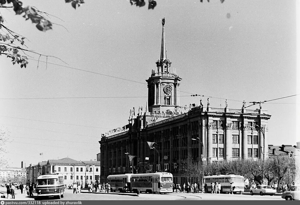 Городских советов в результате. Здание Свердловского горсовета Екатеринбург. Екатеринбург Свердловск, площадь 1905 года.. Старый Екатеринбург Свердловск. Проспект Ленина Свердловск 1975.