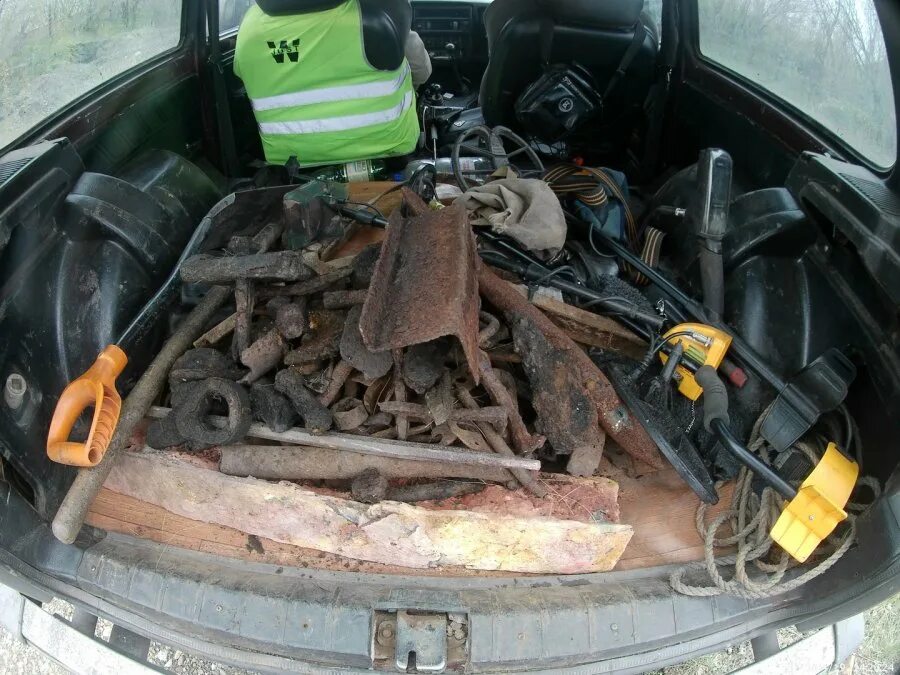 Траки от дт 75 на копе металла. Забытые земли коп металла. Коп металла 2023 видео. Овцетоварная ферма ссср коп металла. Коп.