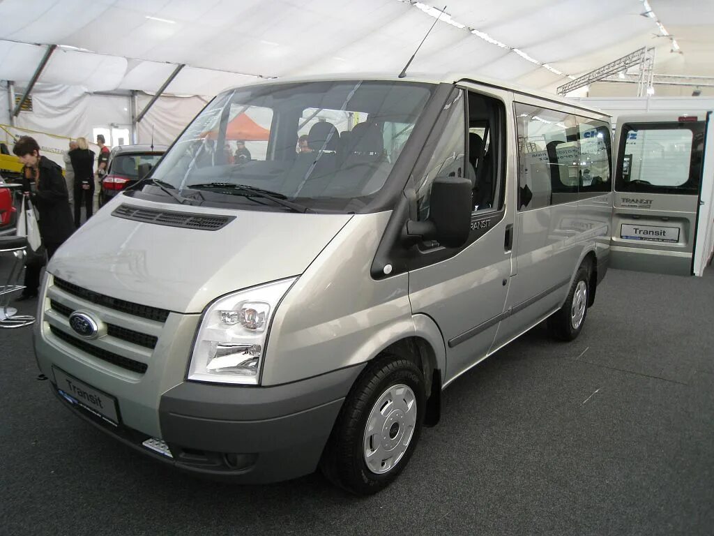 Ford Transit Kombi. Форд Транзит Комби 300. Форд Транзит 2008 8 местный. Форд Транзит Комби 2010.