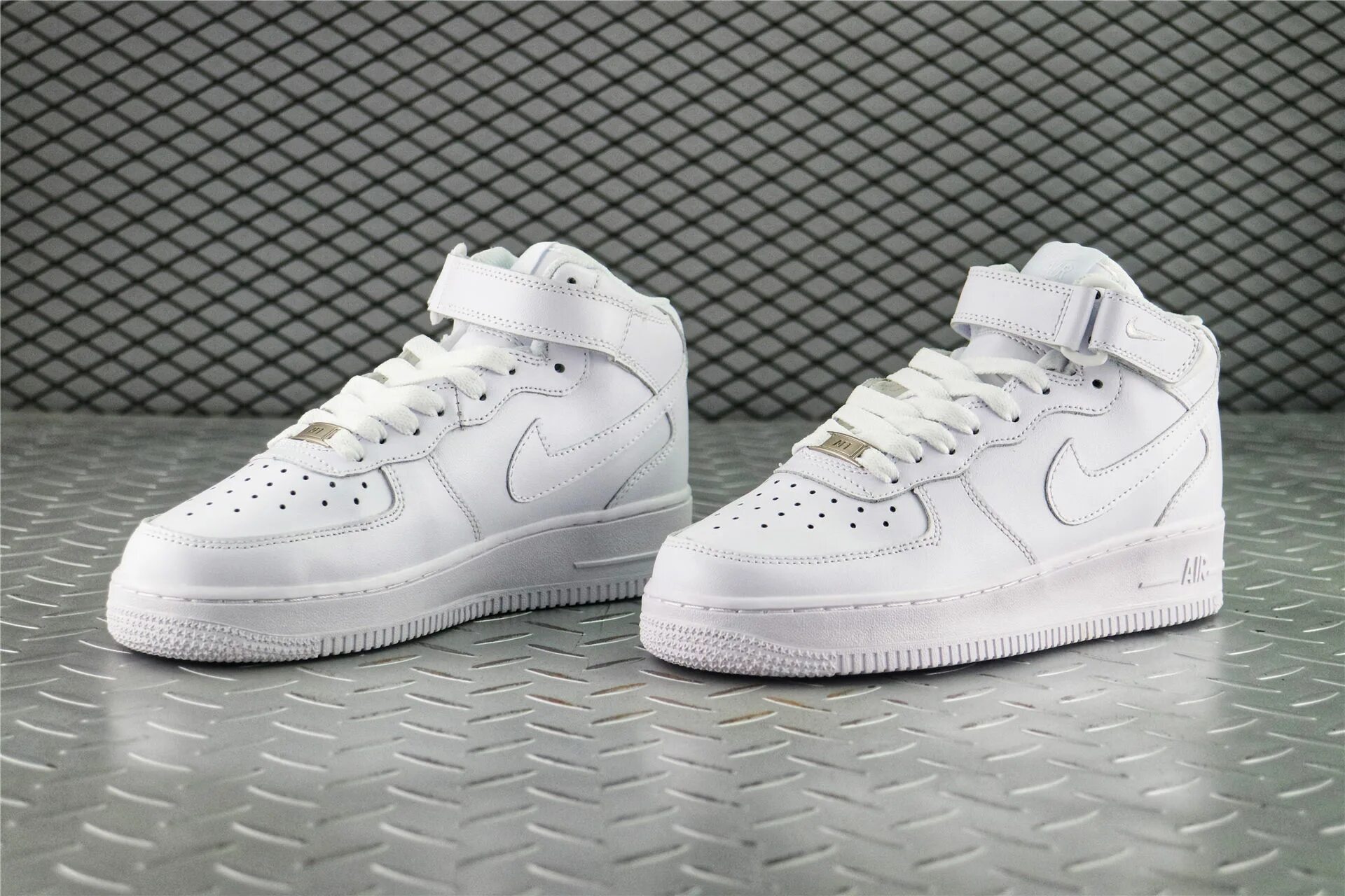 Форсы белые оригинал. Найк Эйр Форс мужские. Nike Air Force 1 высокие. Nike Air Force 1 мужские. Кроссовки найк АИР Форс мужские.