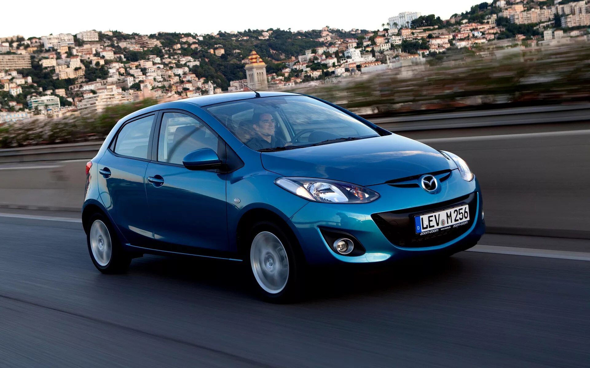 Мазда 2 механика. Mazda 2. Mazda mazda2. Mazda 2+2. Mazda 2 2010.